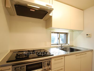 コンフォリア原宿の写真 キッチン ※7階の同じ間取タイプを撮影。仕様が異なることがあります。