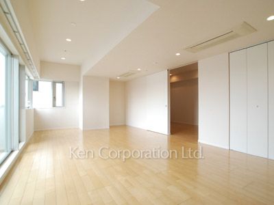 居室（LDなど） ※12階の同じ間取タイプを撮影。仕様が異なることがあります。