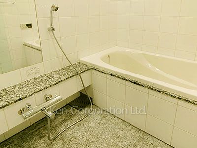 バスルーム ※1階の同じ間取タイプを撮影。仕様が異なることがあります。