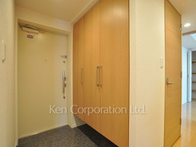 玄関 ※8階の同じ間取タイプを撮影。仕様が異なることがあります。