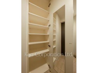 レジディアタワー麻布十番の写真 シューズクローゼット