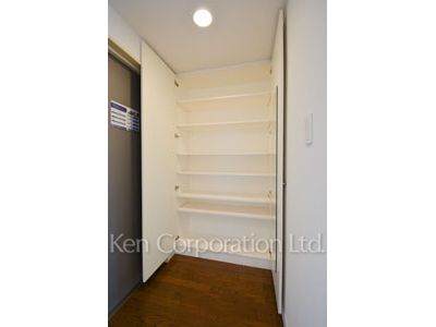 レジディアタワー麻布十番の写真 シューズクローゼット