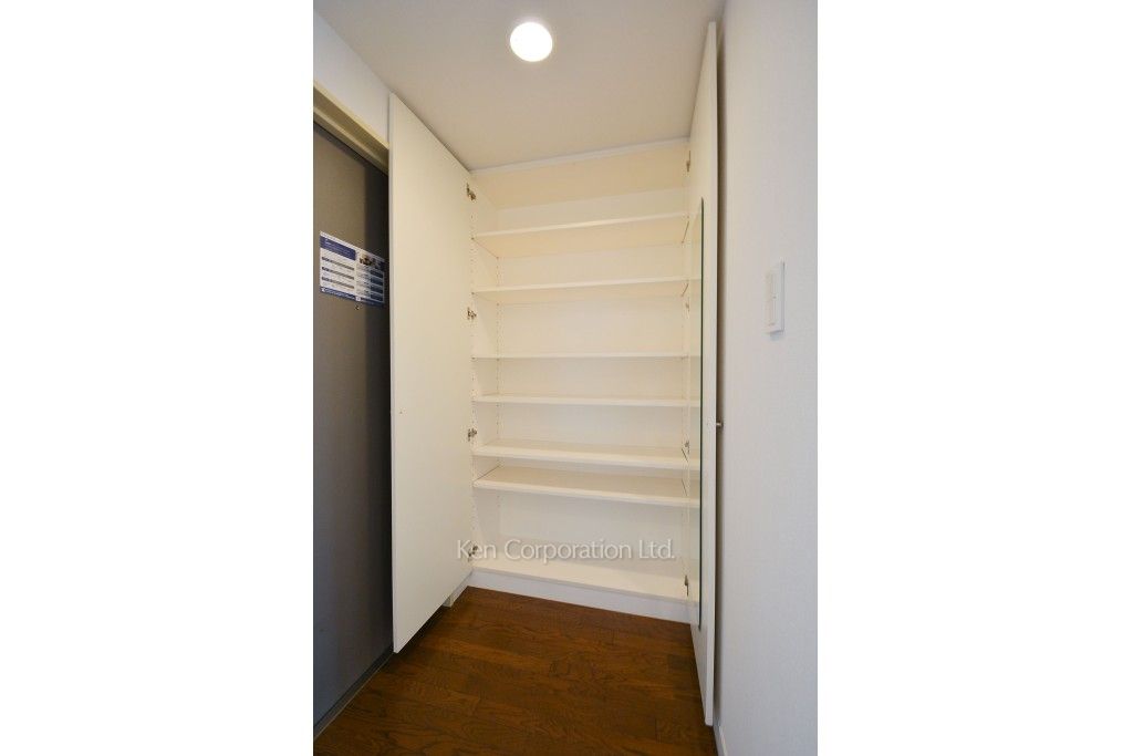 レジディアタワー麻布十番の写真 シューズクローゼット