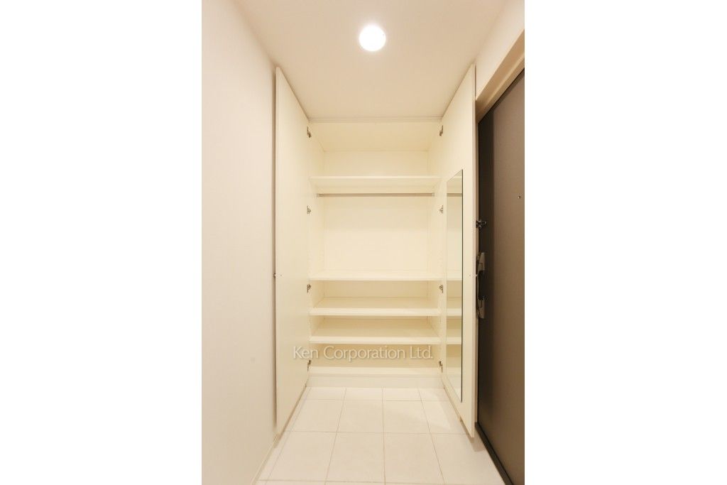 レジディアタワー麻布十番の写真 シューズクローゼット ※6階の同じ間取タイプを撮影。仕様が異なることがあります。