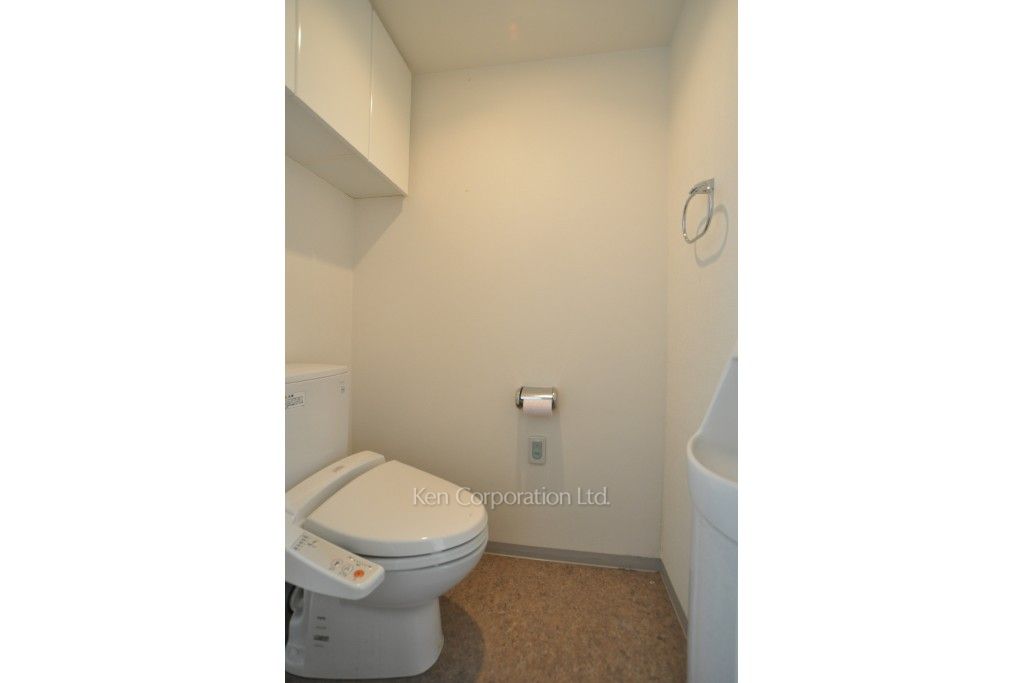 トイレ ※13階の同じ間取タイプを撮影。仕様が異なることがあります。