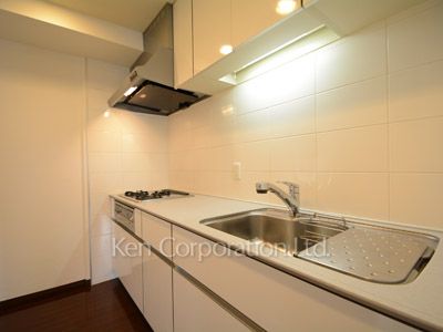 コンフォリア田町の写真 キッチン ※12階の同じ間取タイプを撮影。仕様が異なることがあります。