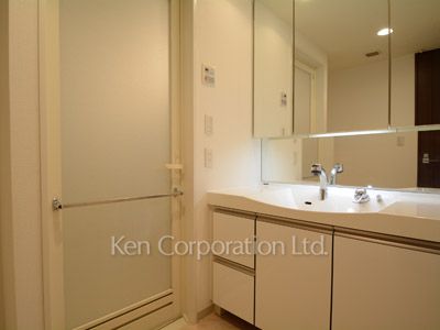 コンフォリア田町の写真 パウダールーム ※12階の同じ間取タイプを撮影。仕様が異なることがあります。