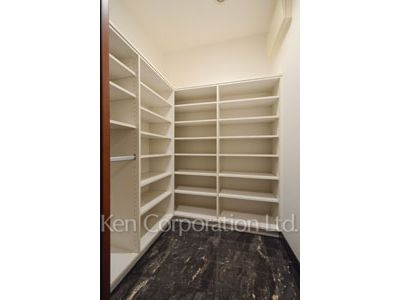 麻布第一マンションズの写真 シューズインクローゼット ※1階の同じ間取タイプを撮影。仕様が異なることがあります。