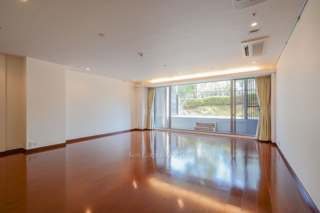 麻布第一マンションズの写真 居室（LDなど） ※1階の同じ間取タイプを撮影。仕様が異なることがあります。