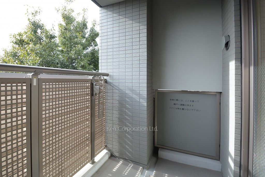 フレンシア外苑西の写真 バルコニー