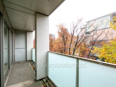 表参道ヒルズゼルコバテラスの写真 バルコニー