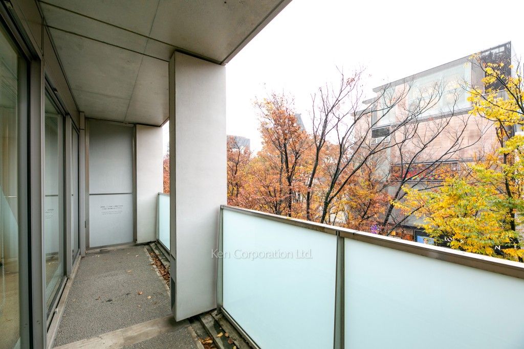 表参道ヒルズゼルコバテラスの写真 バルコニー