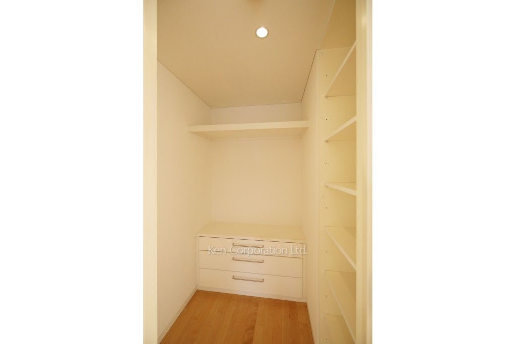 表参道ヒルズゼルコバテラスの写真 ウォークインクローゼット