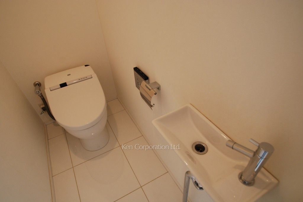 トイレ ※4階の同じ間取タイプを撮影。仕様が異なることがあります。