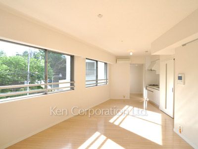 パークアクシス六本木檜町公園の写真 居室（LDなど） ※2階の同じ間取タイプを撮影。仕様が異なることがあります。