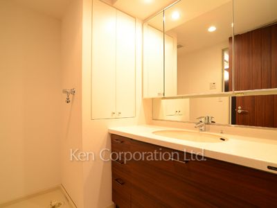 パウダールーム ※2階の同じ間取タイプを撮影。仕様が異なることがあります。