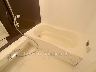 バスルーム ※2階の同じ間取タイプを撮影。仕様が異なることがあります。