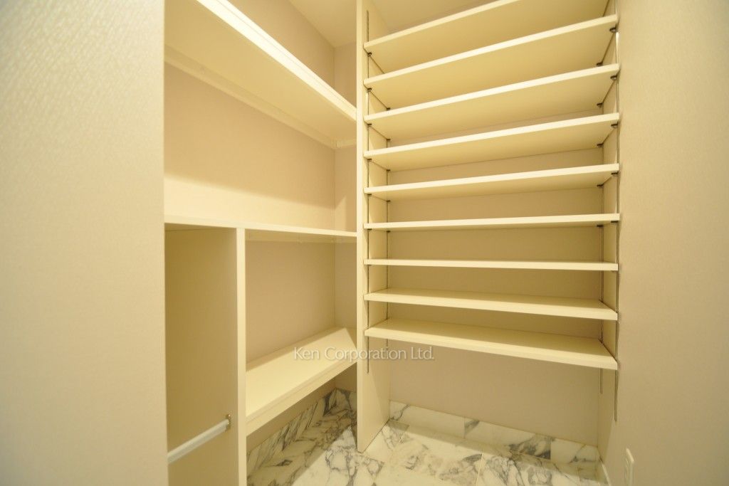 ラ・トゥール三田の写真 シューズインクローゼット ※34階の同じ間取タイプを撮影。仕様が異なることがあります。