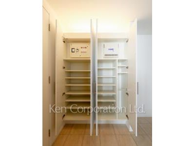 芝浦アイランド エアタワーの写真 シューズクローゼット ※5階の同じ間取タイプを撮影。仕様が異なることがあります。