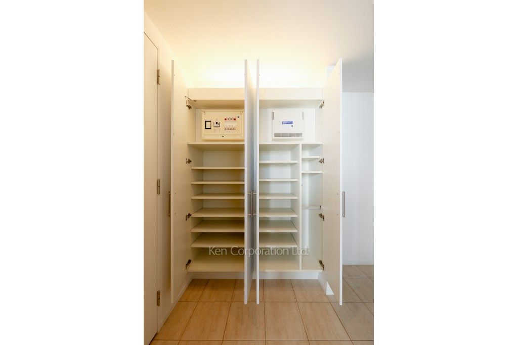 芝浦アイランド エアタワーの写真 シューズクローゼット ※5階の同じ間取タイプを撮影。仕様が異なることがあります。