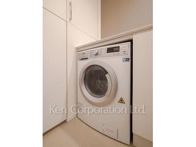 芝浦アイランド エアタワーの写真 洗濯乾燥機 ※12階の同じ間取タイプを撮影。仕様が異なることがあります。