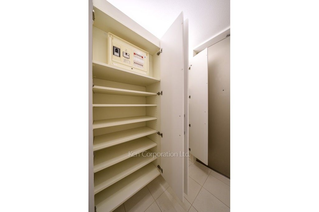 芝浦アイランド エアタワーの写真 シューズクローゼット ※30階の同じ間取タイプを撮影。仕様が異なることがあります。