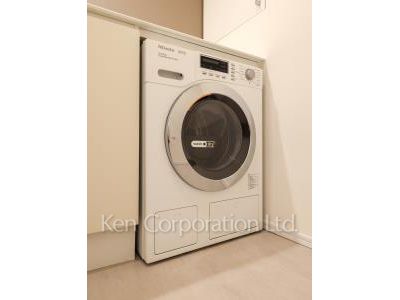 芝浦アイランド エアタワーの写真 洗濯乾燥機 ※12階の同じ間取タイプを撮影。仕様が異なることがあります。