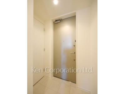 玄関 ※6階の同じ間取タイプを撮影。仕様が異なることがあります。