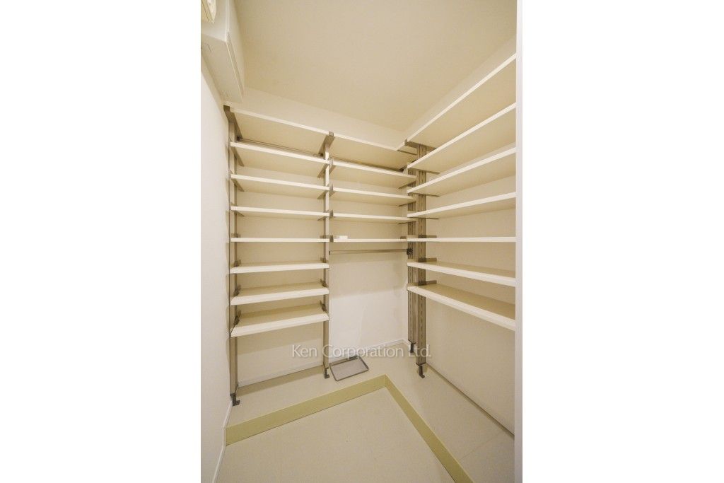 芝浦アイランド エアタワーの写真 シューズインクローゼット ※6階の同じ間取タイプを撮影。仕様が異なることがあります。