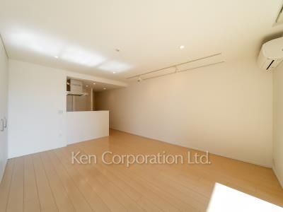 芝浦アイランド エアタワーの写真 居室（LDなど） ※4階の同じ間取タイプを撮影。仕様が異なることがあります。