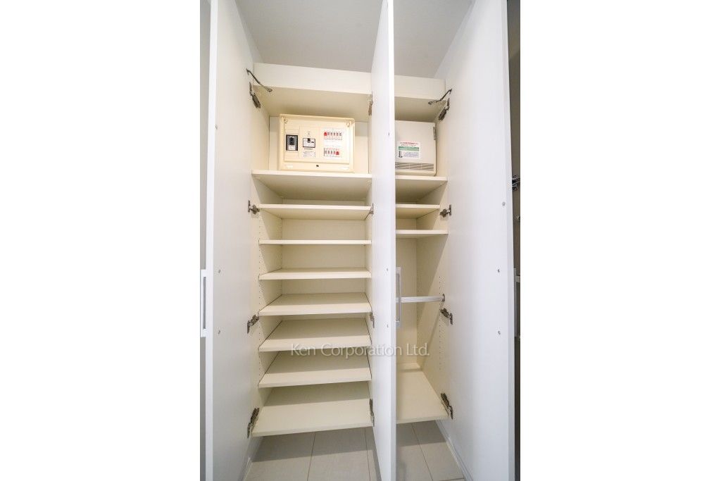 芝浦アイランド エアタワーの写真 シューズクローゼット ※4階の同じ間取タイプを撮影。仕様が異なることがあります。