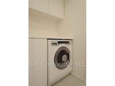 洗濯乾燥機 ※8階の同じ間取タイプを撮影。仕様が異なることがあります。