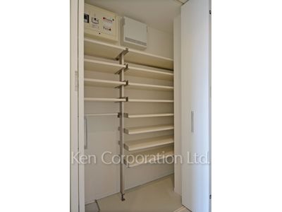 芝浦アイランド エアタワーの写真 シューズクローゼット ※8階の同じ間取タイプを撮影。仕様が異なることがあります。