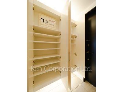 芝浦アイランド エアタワーの写真 シューズクローゼット ※47階の同じ間取タイプを撮影。仕様が異なることがあります。