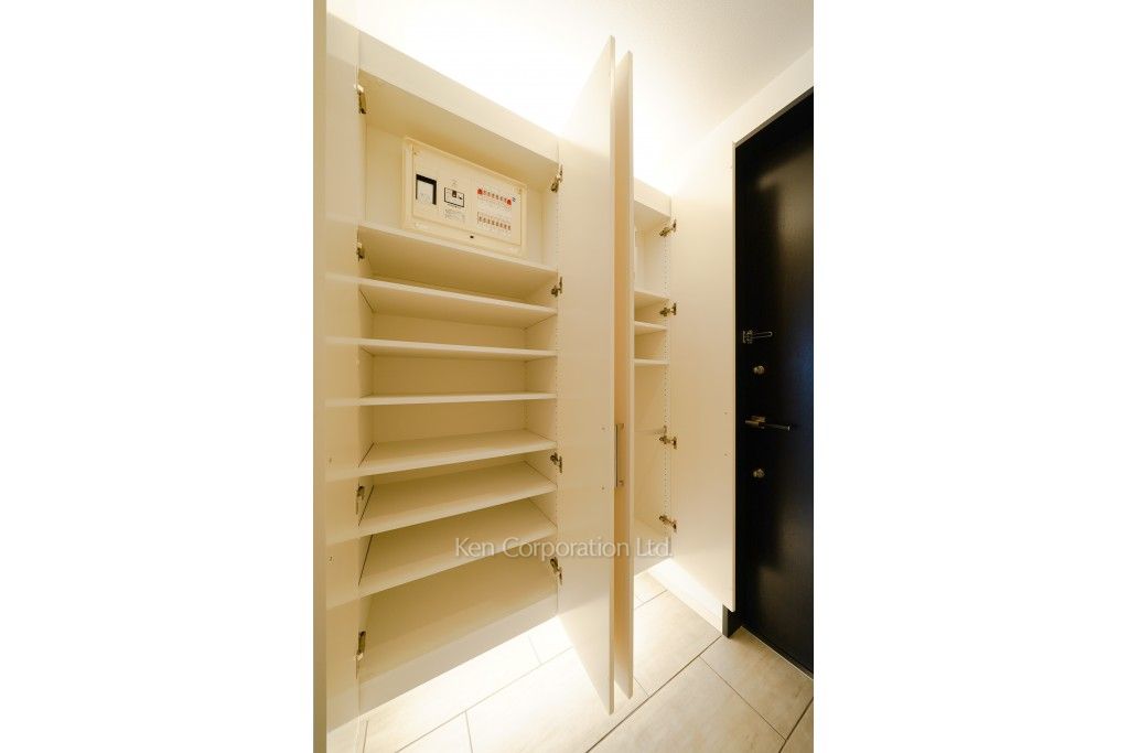 芝浦アイランド エアタワーの写真 シューズクローゼット ※47階の同じ間取タイプを撮影。仕様が異なることがあります。