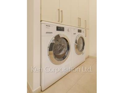 洗濯乾燥機 ※42階の同じ間取タイプを撮影。仕様が異なることがあります。