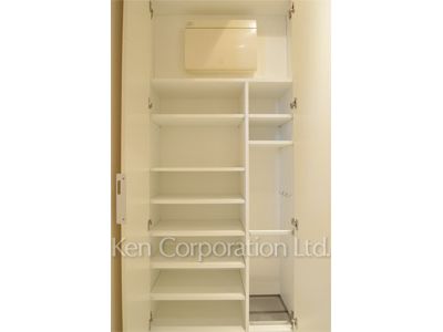 コンフォリア代官山青葉台の写真 シューズクローゼット