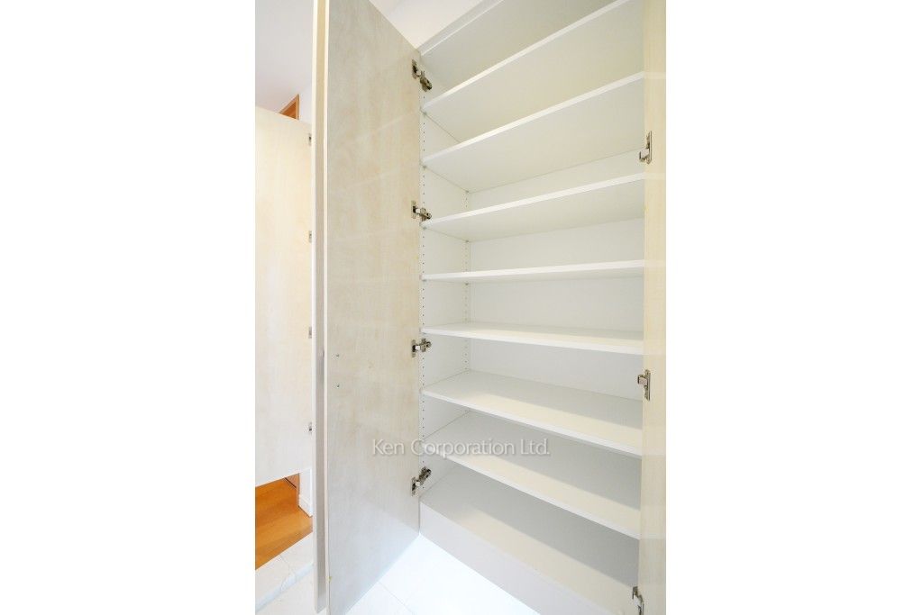 リエトコート アルクスタワーの写真 シューズクローゼット ※8階の同じ間取タイプを撮影。仕様が異なることがあります。