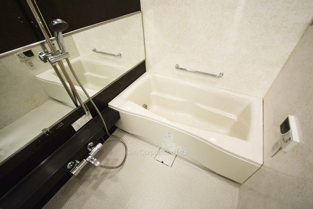 リエトコート アルクスタワーの写真 バスルーム ※8階の同じ間取タイプを撮影。仕様が異なることがあります。