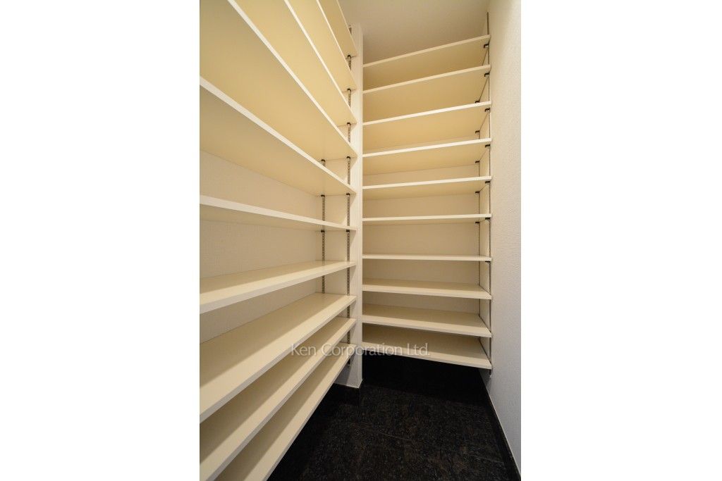 リエトコート アルクスタワーの写真 シューズインクローゼット ※18階の同じ間取タイプを撮影。仕様が異なることがあります。