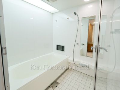 レジディア北新宿の写真 バスルーム ※1階の同じ間取タイプを撮影。仕様が異なることがあります。