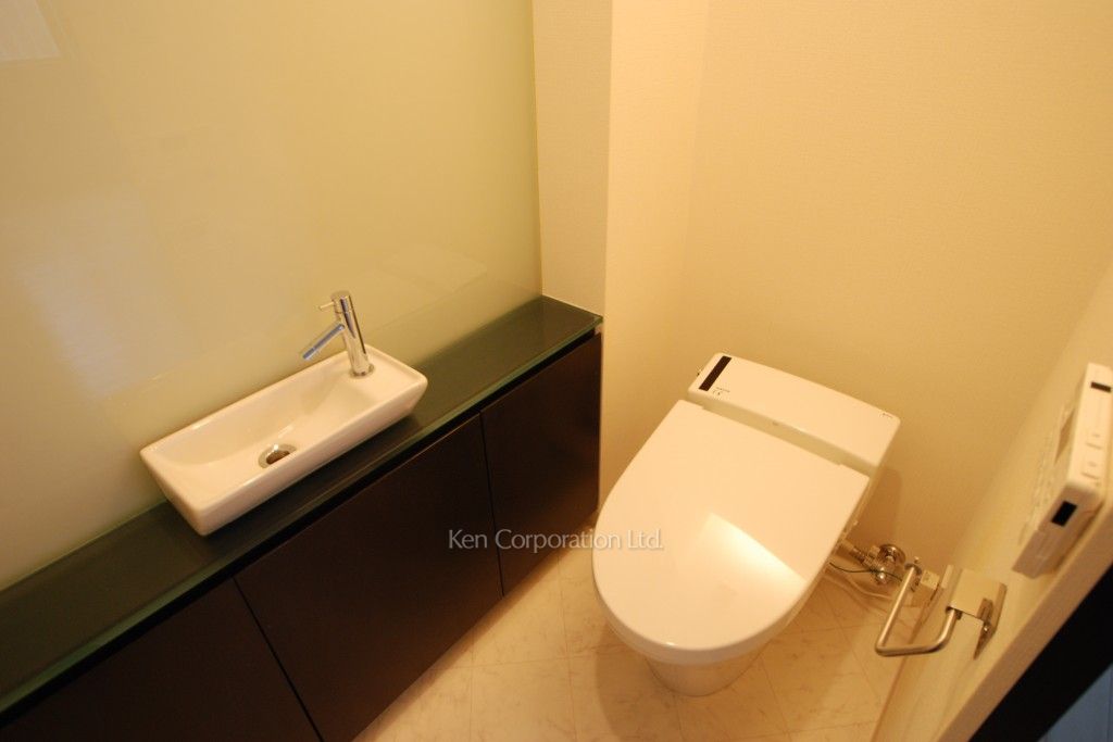 トイレ ※1階の同じ間取タイプを撮影。仕様が異なることがあります。
