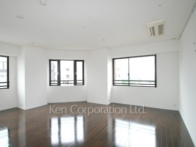 リビングダイニング ※12階の同じ間取タイプを撮影。仕様が異なることがあります。