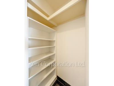 レジディア恵比寿南の写真 シューズインクローゼット