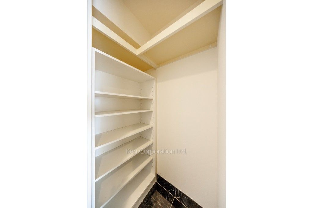 レジディア恵比寿南の写真 シューズインクローゼット