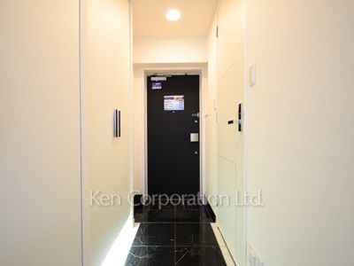 玄関 ※3階の同じ間取タイプを撮影。仕様が異なることがあります。