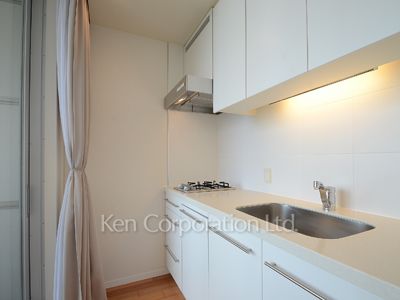 パークアクシス青山一丁目タワーの写真 キッチン ※21階の同じ間取タイプを撮影。仕様が異なることがあります。