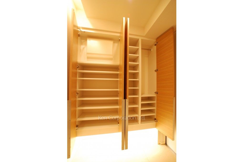 パークアクシス青山一丁目タワーの写真 シューズクローゼット ※8階の同じ間取タイプを撮影。仕様が異なることがあります。