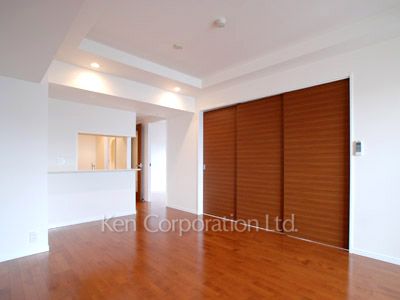 レジディアタワー中目黒の写真 リビングダイニング ※13階の同じ間取タイプを撮影。仕様が異なることがあります。