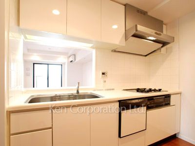 レジディアタワー中目黒の写真 キッチン ※13階の同じ間取タイプを撮影。仕様が異なることがあります。